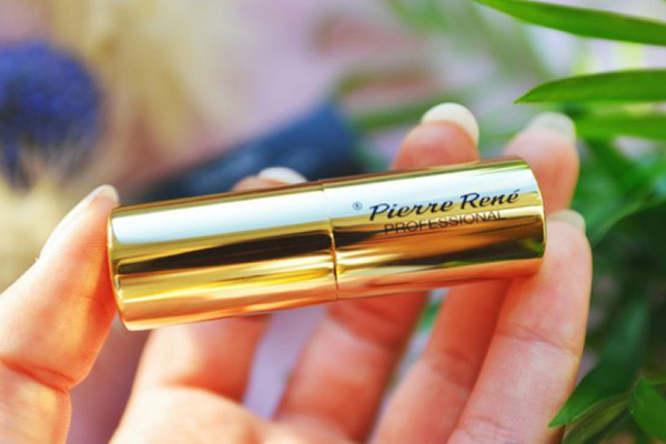 Vén màn bí mật đằng sau thỏi son đỏ đất nung của Pierre René khiến hội chị em mê mẩn