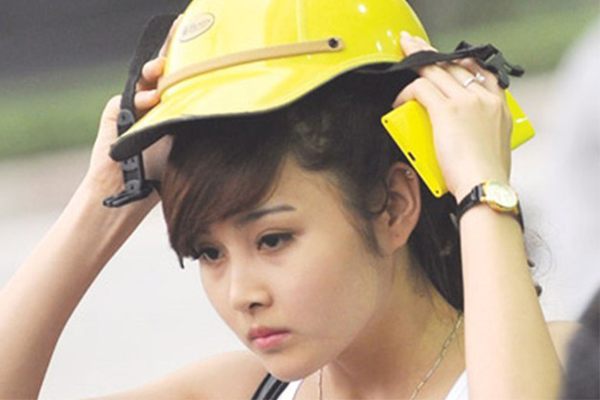 Làm sao để hết bết tóc khi đội mũ bảo hiểm?